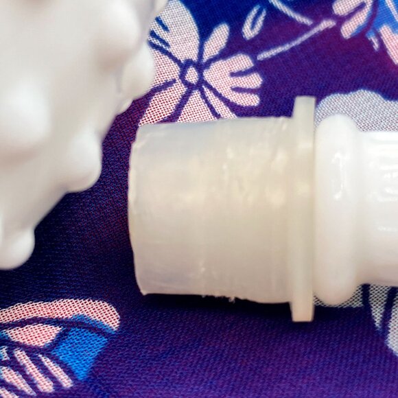 1970's Avon Hobnail Milk Glass Bath Oil Cruet ( Empty ) With Stopper - Picture 4 of 8
